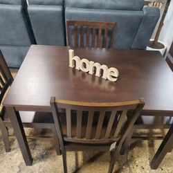 Small Brown 5 Pc Dining Set With 4 Solid Wood Chairs (New )
