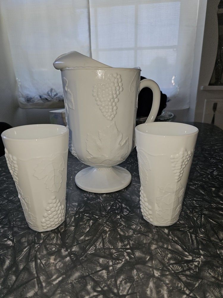 Vintage Milk Glass Pitcher With 2 Glasses