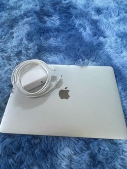2019 MacBook Air pristine condition like new has Intel Core i5 with 8GB RAM and 128GB storage battery maximum capacity 100%