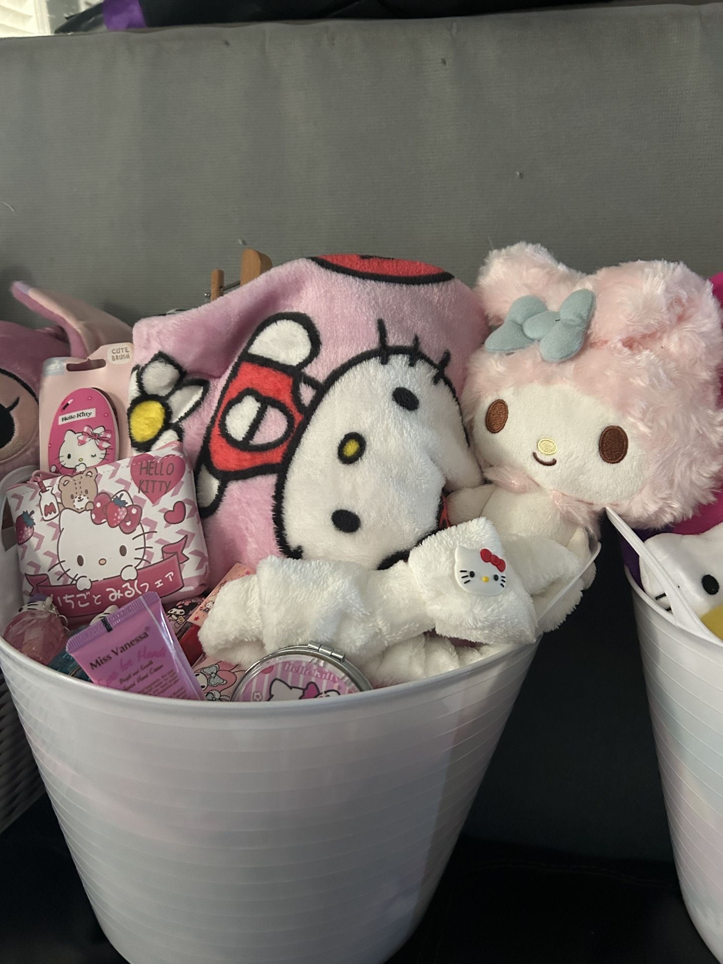 Hello Kitty Baskets 