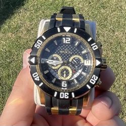 Men’s Black/Gold Watch(Invicta)(23702)