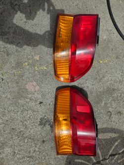 2004 honda odyssey rear tail lights set