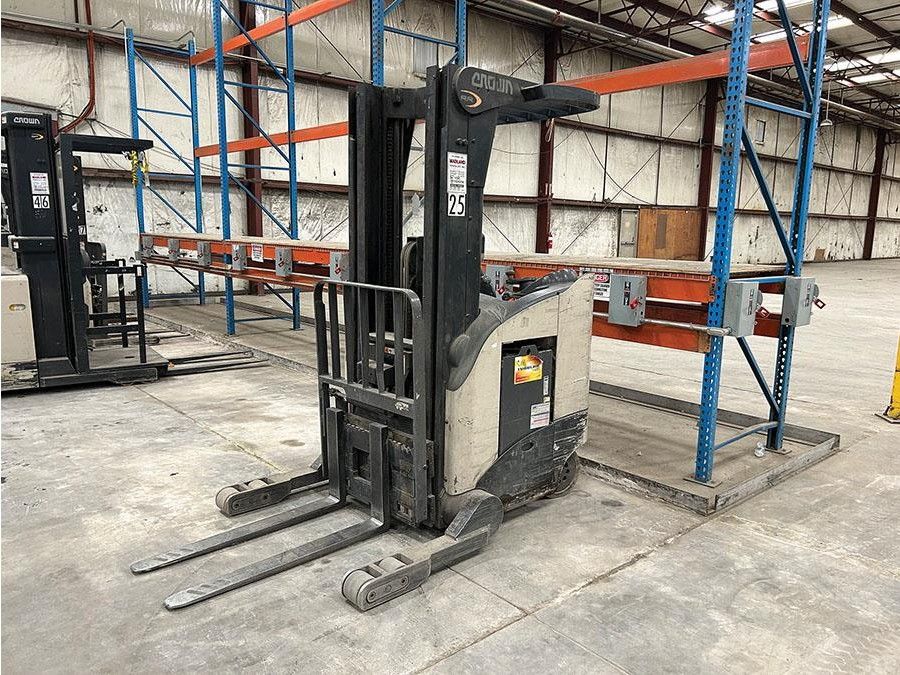 Crpwn Reach Truck / Forklift