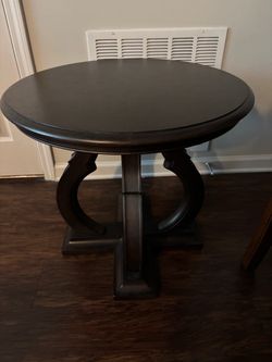 Dark Wood Round Accent End Table