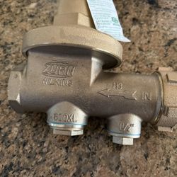 Zurn Wilkins 1-1/2" FNPT Union x FNPT 112-600XLHR Pressure Reducing Valve, 75-125 psi Spring Range (LF) 