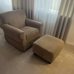 Chair With Ottoman 