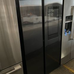 Samsung Black Stainless Steel Side By Side Family Hub Refrigerator QEM0