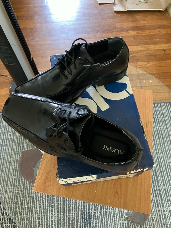 Men Black Shoes, Size 8.5