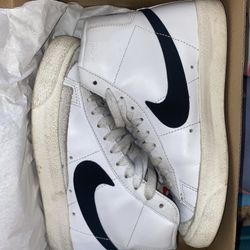 Nike Women's Sneaker, Medium