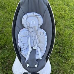 4 Moms Mamaroo Swing 
