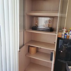 Beautiful cabinet, good quality
