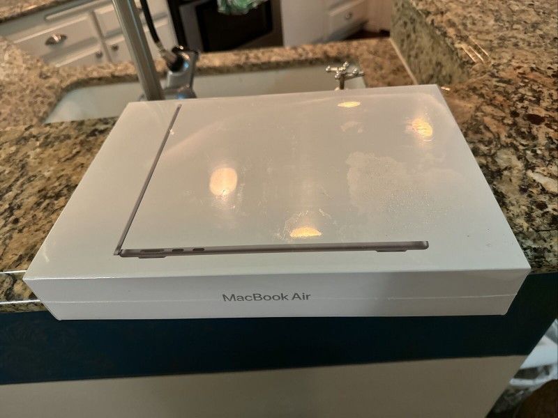 Apple Macbook Air 512GB SSD Apple M3 16GB RAM Silver