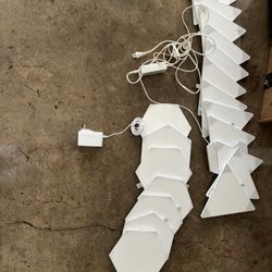 Nanoleaf Tiles- 7 Hexagons, 12 Triangles