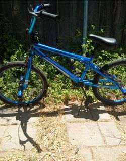 Blue metallic BMX bike: LUCKY Freedom Machine