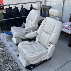 Escalade seats
