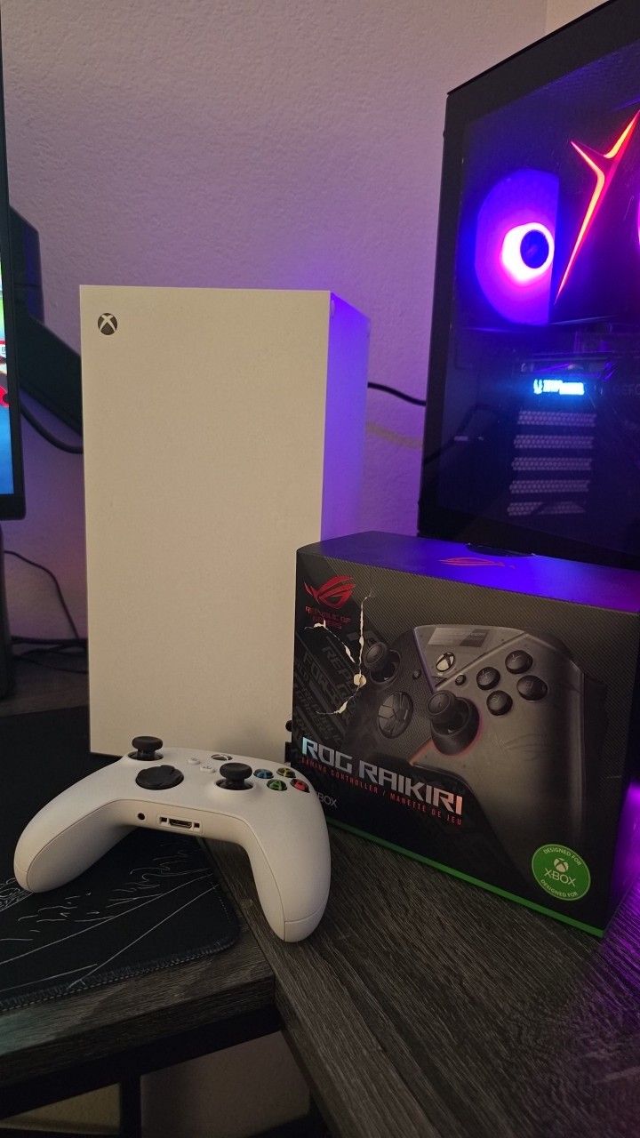 Xbox One Series X W/ 2 Controllers