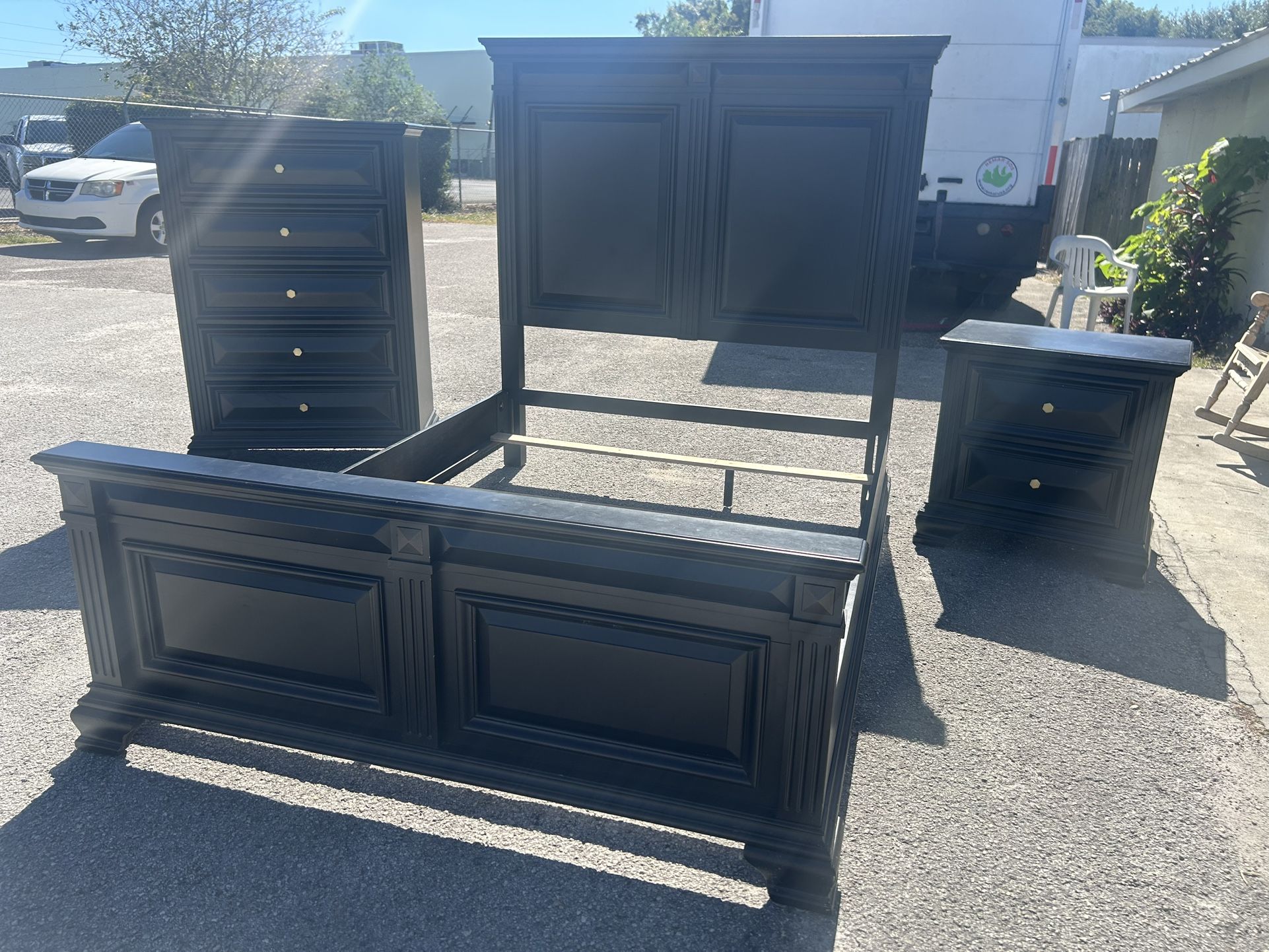 Black Queen Bedroom Set