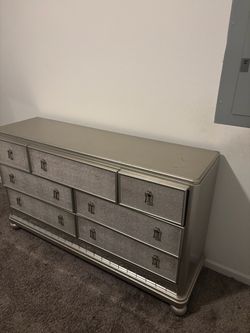 Mirror,dresser ,head set