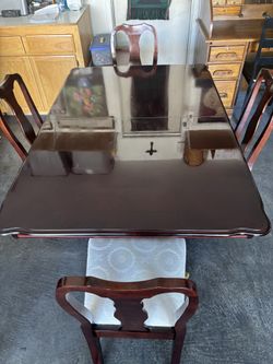 Solid Cherry Wood Dining Table With a Leaf & 4 Chairs, Very Glossy & Shiny Like Glass Like New; Excellent Condition;