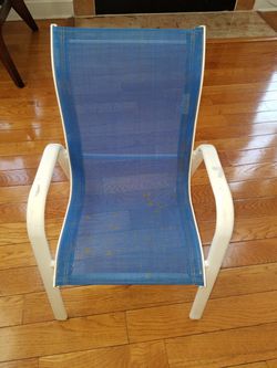 Metal and mesh chair for kids