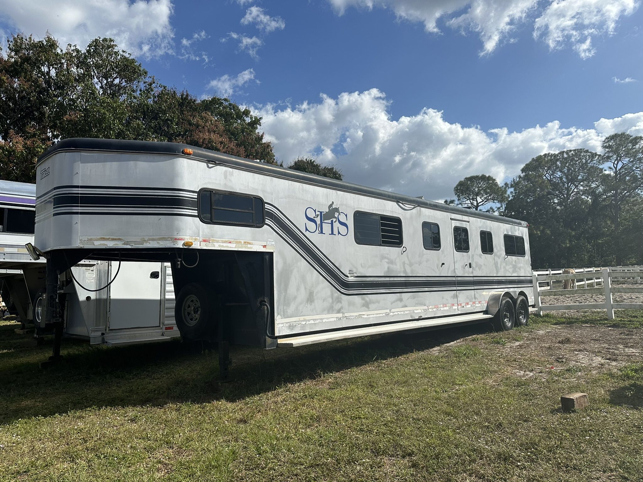 4 horse Trail-et trailer *FIXER UPPER*