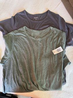 Torrid crew necks sz 3- crop 2x