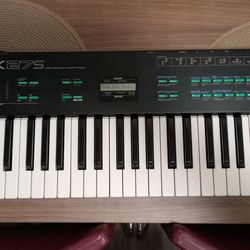 Yamaha DX27S Keyboard Synthesizer 1986