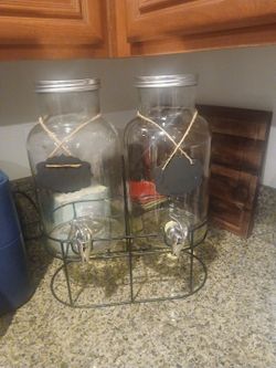 Drinks dispensers