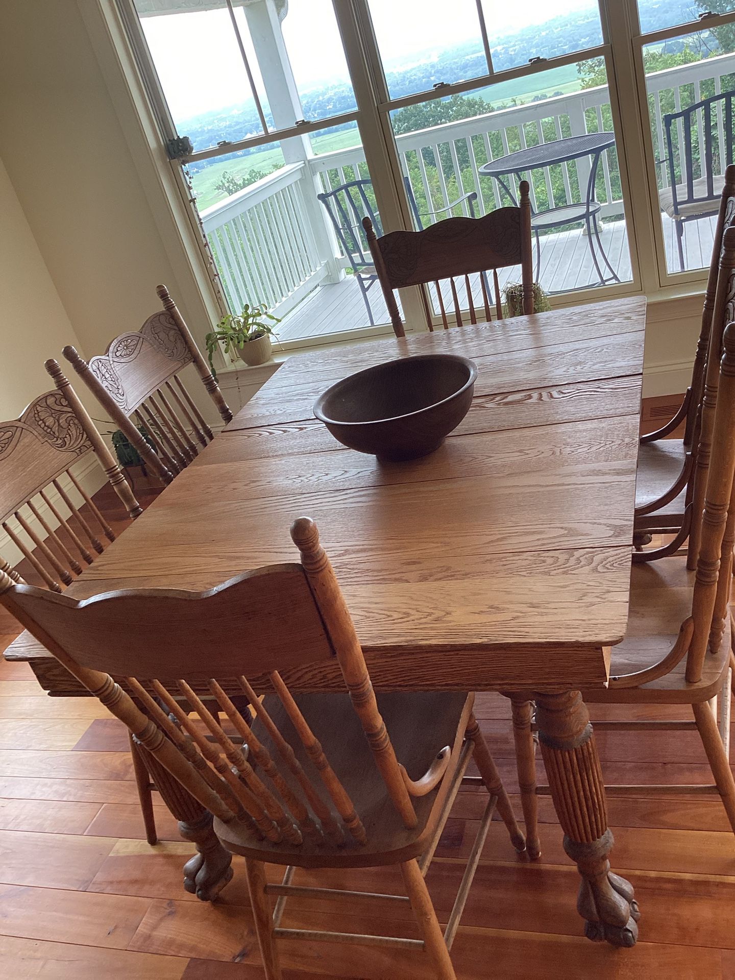 Beautiful Antique Oak Dining Set With Six Beautiful Unique Matching Pressback Chairs CLEAN PET/SMOKE-FREE, STURDY