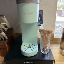 Keurig Coffee Machine & Pod Drawer