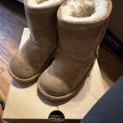 Toddler Uggs Size 7c