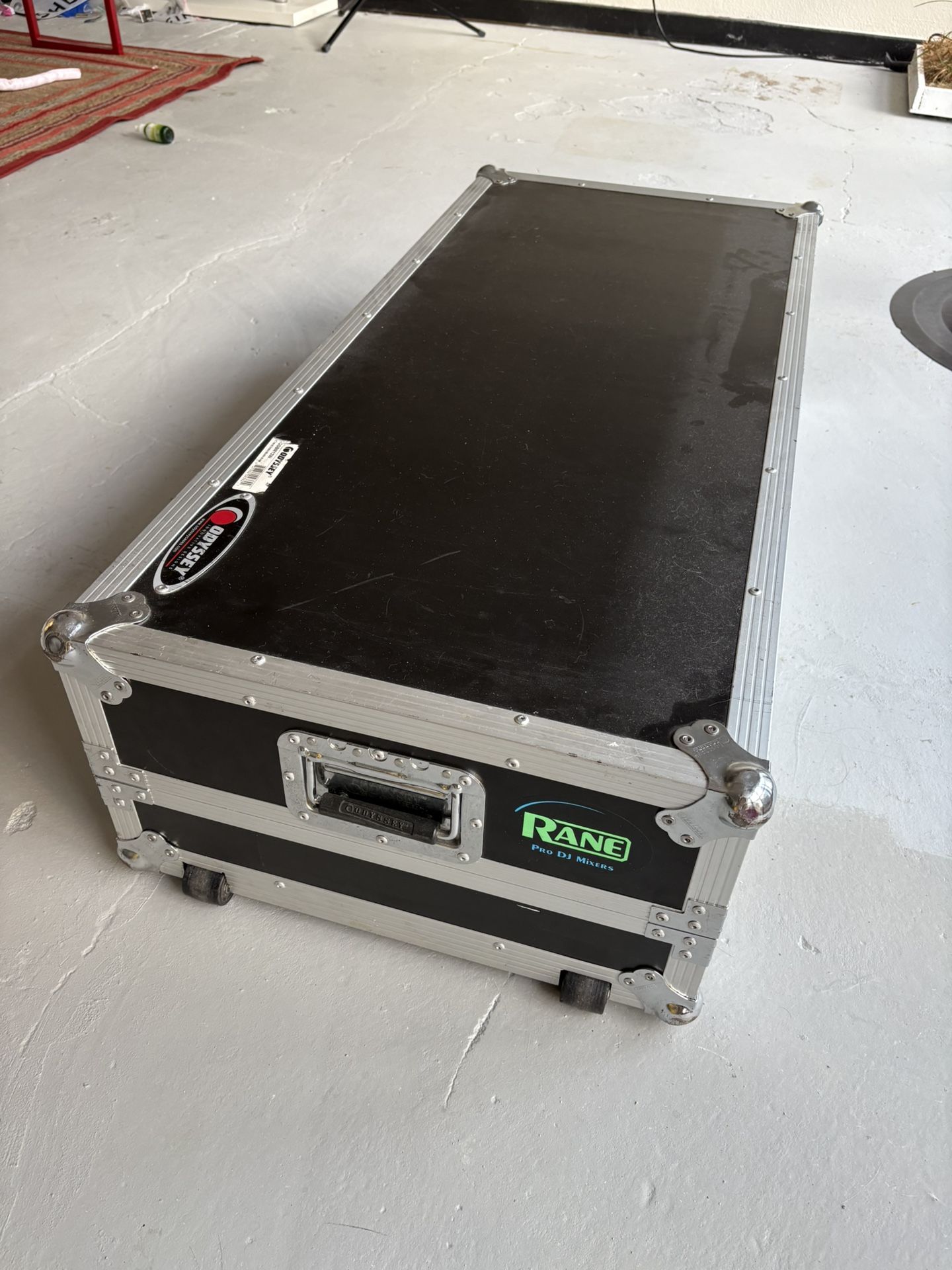 Odyssey DJ Mixer Turntables Flight coffin Case with Wheels