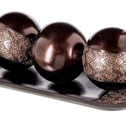 Stylish Ceramic Bublin Tray And Balls Centerpiece. Color: Brown