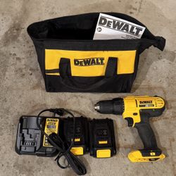 DeWalt Power Drill, Batteries, And Charger DCD771C2 kit