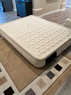 Air Mattress with built in pump