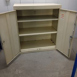 Solid Metal Storage Cabinet With Key 2 Adjustable Shelves 