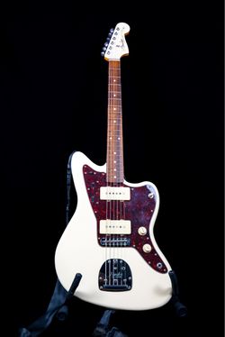 Fender Jazzmaster 60s Vintera Olympic White w/ matching head stock