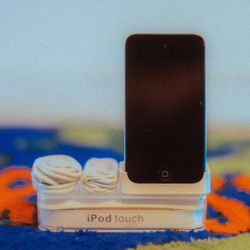 Apple iPod Touch Black - 4th Gen - 8GB