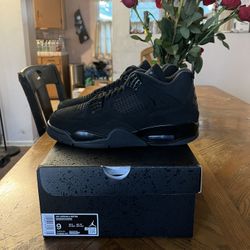 Jordan 4 Retro Black Cat (2025) Size 9