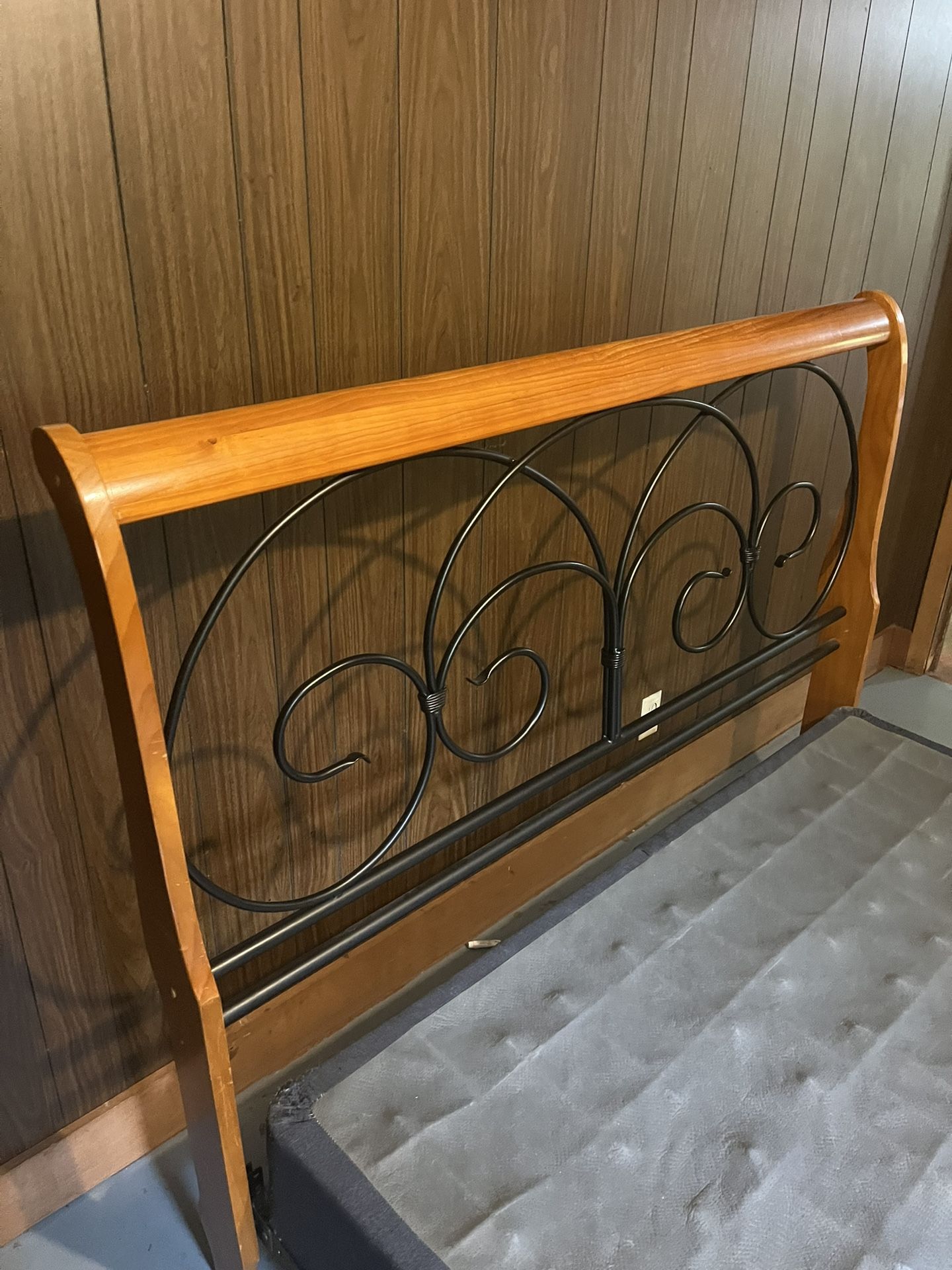 Sturdy Full Size Bed