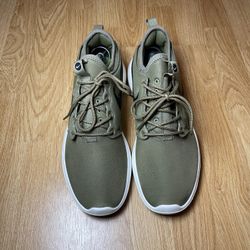 Nike roshe run Olive size 10