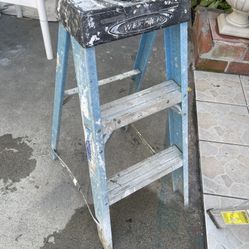 Good Condition, 3 Feet And More Sizes Available Fiberglass Ladders