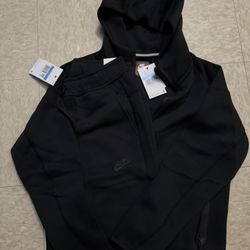 Black Nike Tech Suit