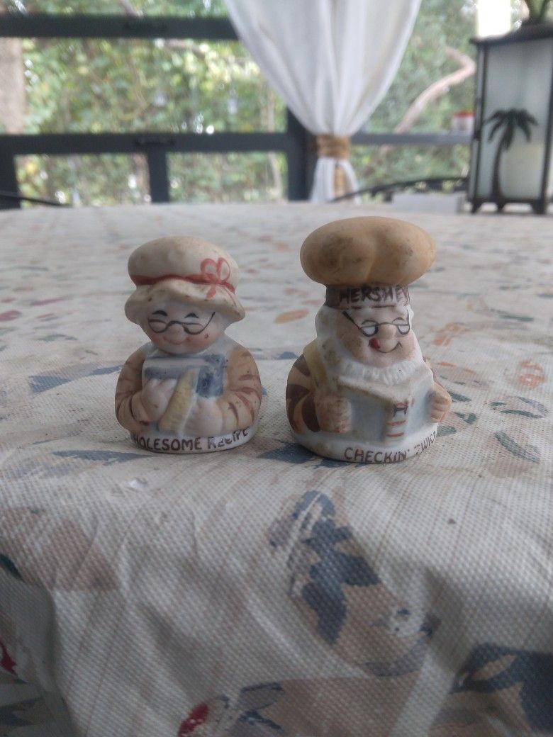 Mr. & Mrs. Santa Claus Hersheys Collectable Thimbles