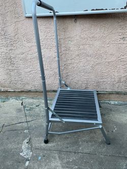 Step Stool with Safety Handle Bar