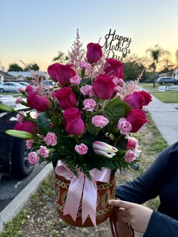 Olla De Barro Floral Arrangement