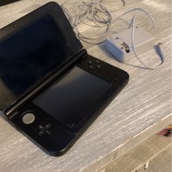 Nintendo 3ds Xl And 2 Games