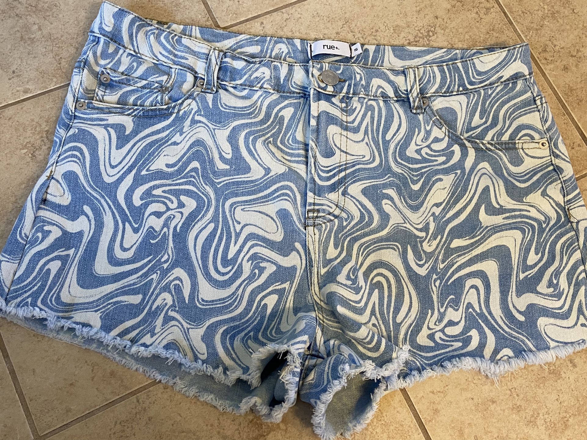 RUE 21 Womens Shorts. Rue+. Size 16. Pre-Owned Like New. Porch Pick Up In Dublin. 