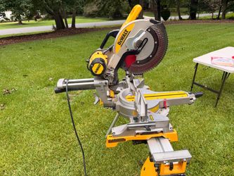 DeWALT 12” Sliding Compound Miter Saw with Heavy Duty Stand