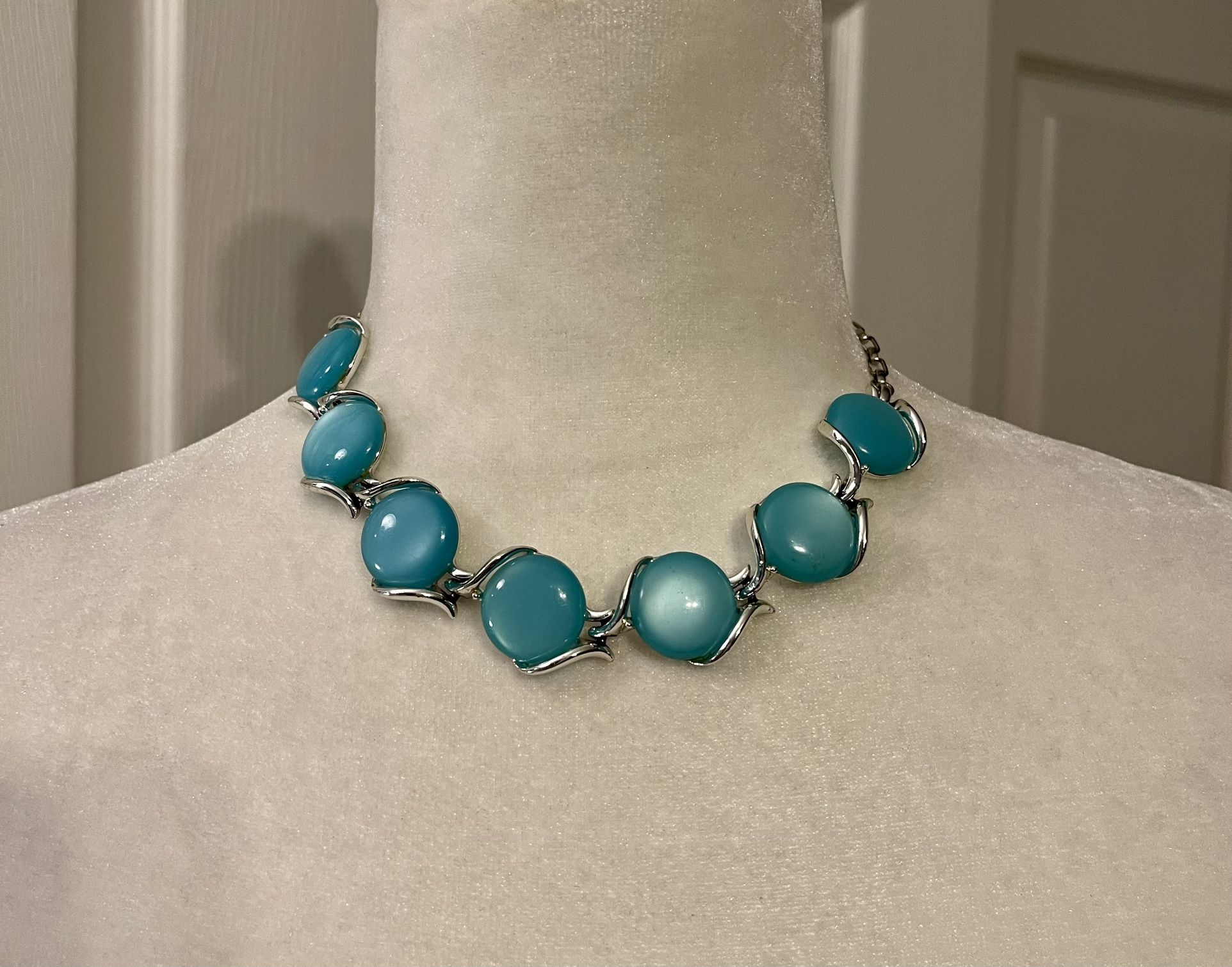 Beautiful Turquoise Colored Stone Choker Style Necklace With Gold Colored Chain And Accents. 